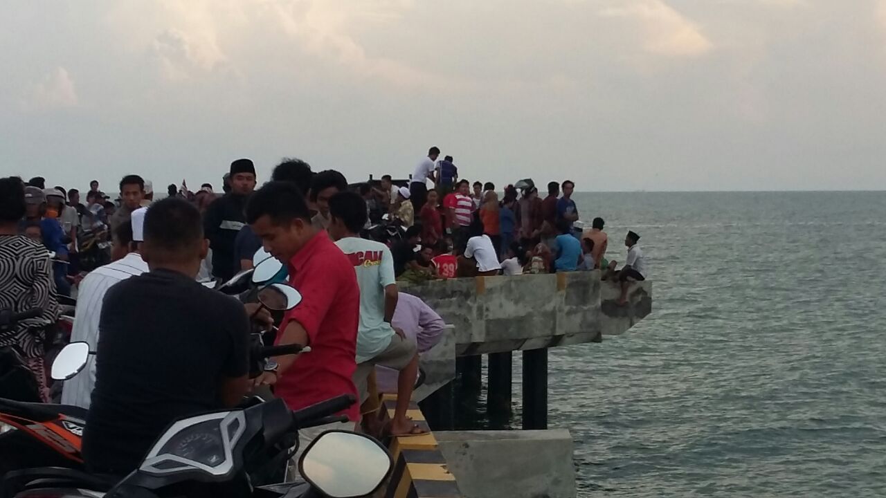 Diduga Sakit Jiwa, Pemuda Terjun ke Laut