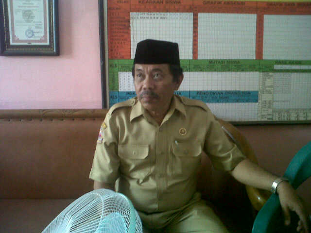 n kepala sekolah (kasek) SD Tanjung Bumi 3, Abd.Rokib
