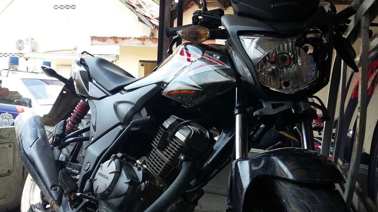 Sepeda Motor milik polisi yang kecelakaan