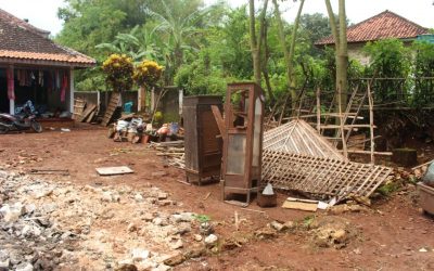 Rumah warga di Kecamatan Tragah rusak parah akibat diterjang angin puting beliuang, Selasa 14 Maret 2017.