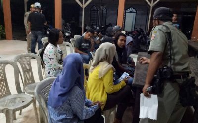 Sejumlah pasangan yang terjaring operasi pekat di Pelabuhan Kamal Sejumlah pasangan yang terjaring operasi pekat di Pelabuhan Kamal