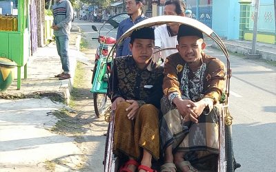 Ra Nasih pilih naik becak saat mendaftar bakal calon Bupati Bangkalan