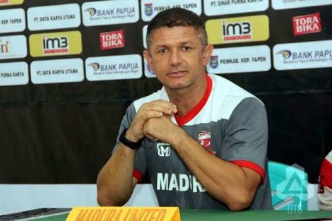 Pelatih Madura United, Gomes de Olievera
